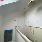 Bolthole * וויטבי