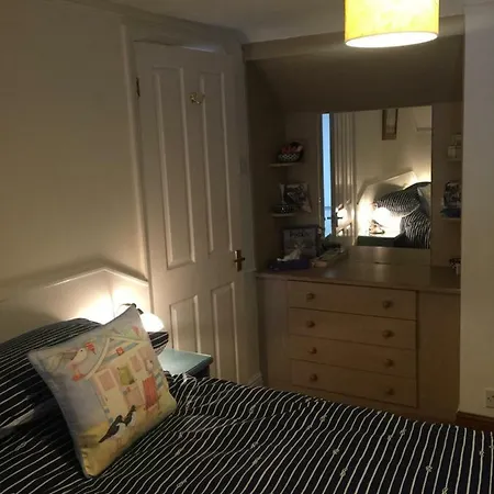 Bolthole * ويتبي